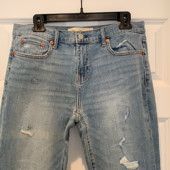 Gap  lightwash distressed girlfriend jeans - Picture 3 of 6